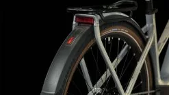 Cube Touring Hybrid Pro 625 Pearlysilver N Black E-Bike Trekkingfiets Dames -Goedkope Mountainbikes Winkel 631112Z Cube Touring Hybrid Pro 625 pearlysilver n black 2023 E Bike Trekkingrad Damen 3 1280x1280