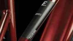 Cube Touring Hybrid EXC 625 Red N White E-Bike Trekkingfiets Dames -Goedkope Mountainbikes Winkel 631162Z Cube Touring Hybrid EXC 625 red n white 2023 E Bike Trekkingrad Damen 1 1280x1280