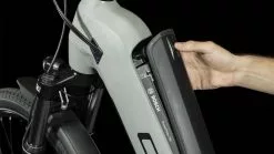 Cube Kathmandu Hybrid ONE 750 Swampgrey N Black E-Bike Trekkingfiets Lage Instap -Goedkope Mountainbikes Winkel 631173E Cube Kathmandu Hybrid ONE 750 swampgrey n black 2023 E Bike Trekkingrad Tiefeinsteiger 3 1280x1280