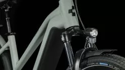 Cube Kathmandu Hybrid ONE 750 Swampgrey N Black E-Bike Trekkingfiets Dames -Goedkope Mountainbikes Winkel 631173Z Cube Kathmandu Hybrid ONE 750 swampgrey n black 2023 E Bike Trekkingrad Damen 4 1280x1280