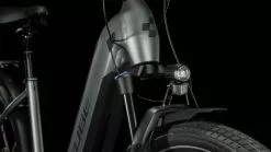 Cube Kathmandu Hybrid Pro 625 Flashgrey N Metal E-Bike Trekkingfiets Lage Instap 9 Cube Kathmandu Hybrid Pro 625 Flashgrey N Metal E-Bike Trekkingfiets Lage Instap -Goedkope Mountainbikes Winkel 631202E Cube Kathmandu Hybrid Pro 625 flashgrey n metal 2023 E Bike Trekkingrad Tiefeinsteiger 3 1280x1280