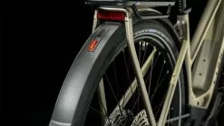 Cube Kathmandu Hybrid Pro 625 Flashstone N Black E-Bike Trekkingfiets Dames -Goedkope Mountainbikes Winkel 631212Z Cube Kathmandu Hybrid Pro 625 flashstone n black 2023 E Bike Trekkingrad Damen 3 1280x1280