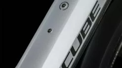 Cube Kathmandu Hybrid SLX 750 Polarsilver N Black E-Bike Trekkingfiets Heren -Goedkope Mountainbikes Winkel 631303 Cube Kathmandu Hybrid SLX 750 polarsilver n black 2023 E Bike Trekkingrad Herren 3 1280x1280