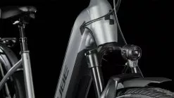 Cube Kathmandu Hybrid SLX 750 Polarsilver N Black E-Bike Trekkingfiets Lage Instap -Goedkope Mountainbikes Winkel 631303E Cube Kathmandu Hybrid SLX 750 polarsilver n black 2023 E Bike Trekkingrad Tiefeinsteiger 5 1280x1280