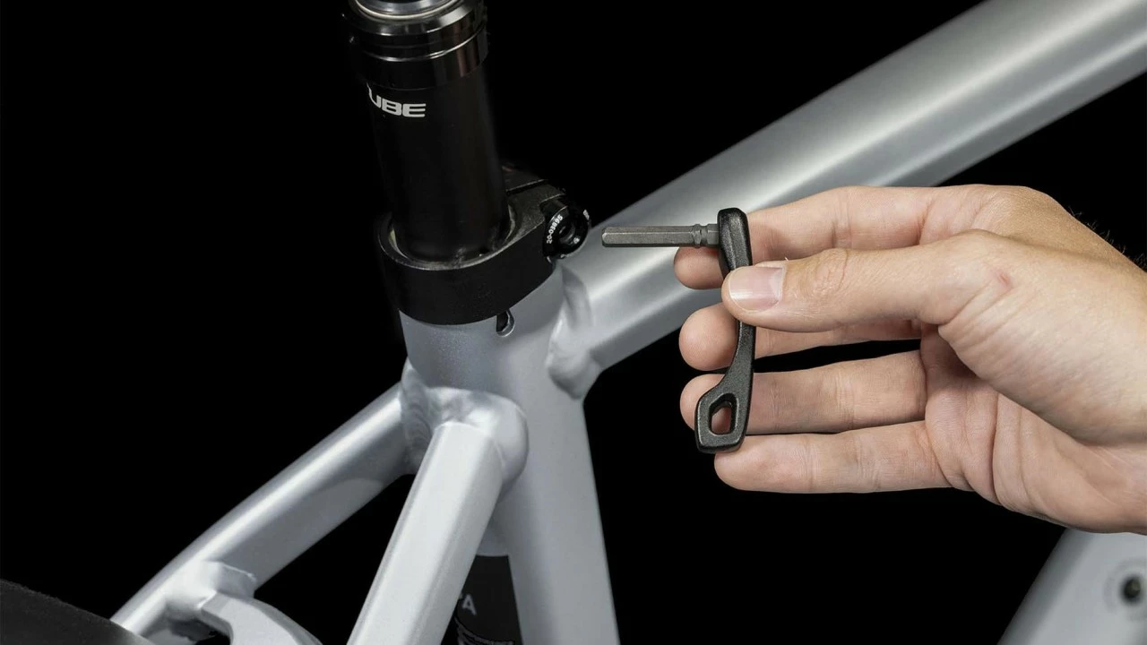 Cube Nuride Hybrid EXC 750 Allroad Polarsilver N Black E-Bike Trekkingfiets Heren 4 Cube Nuride Hybrid EXC 750 Allroad Polarsilver N Black E-Bike Trekkingfiets Heren - Afbeelding 4