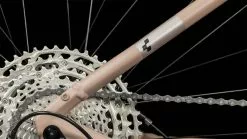 Cube Reaction Hybrid Pro 625 Blushrose N Silver E-Bike Hardtail Mountainbike -Goedkope Mountainbikes Winkel 634122 Cube Reaction Hybrid Pro 625 blushrose n silver 2023 E Bike Hardtail Mountainbike 4 1280x1280