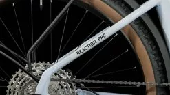 Cube Reaction Hybrid Pro 625 Allroad Flashwhite N Black E-Bike Hardtail Mountainbike Lage Instap -Goedkope Mountainbikes Winkel 634162E Cube Reaction Hybrid Pro 625 Allroad flashwhite n black 2023 E Bike Hardtail Mountainbike Tiefeinsteiger 4 1280x1280