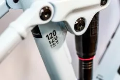 Cube Stereo Hybrid 120 Pro 750 Flashwhite N Black E-Bike Fully Mountainbike -Goedkope Mountainbikes Winkel 635063 Cube Stereo Hybrid 120 Pro 750 flashwhite n black 2023 E Bike Fully Mountainbike 19 1280x1280